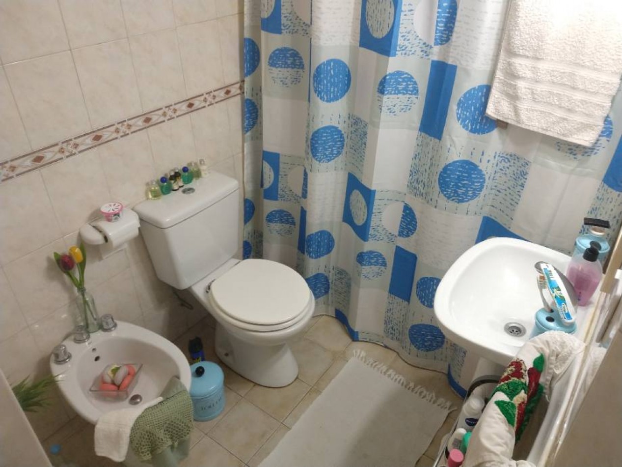 RETASADO!!Departamento 2 amb. en planta baja con cochera o patio propio