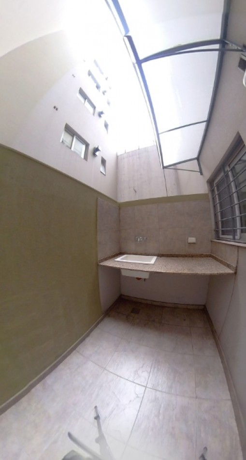 Departamento a la venta Castelar con patio, cochera y baulera