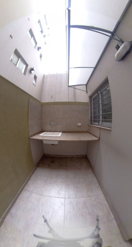 Departamento a la venta Castelar con patio, cochera y baulera