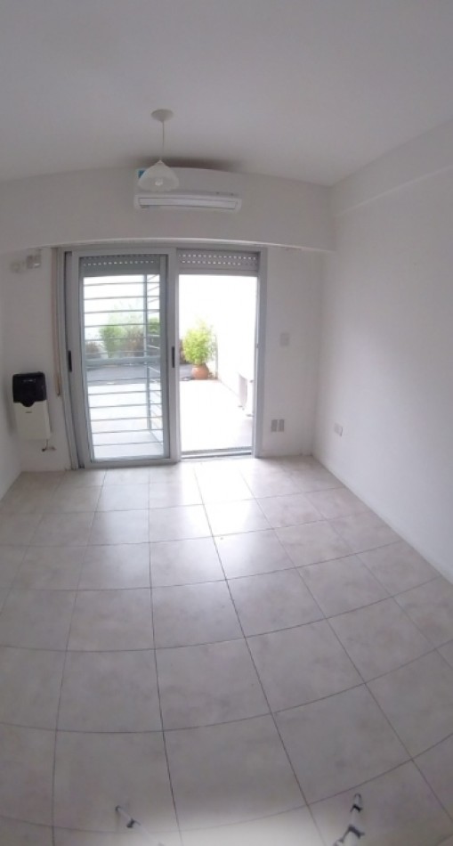 Departamento a la venta Castelar con patio, cochera y baulera