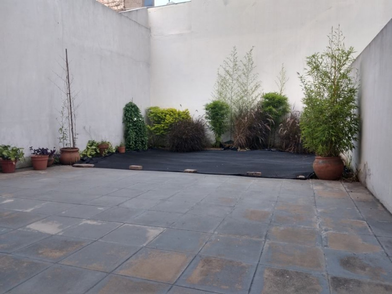 Departamento a la venta Castelar con patio, cochera y baulera