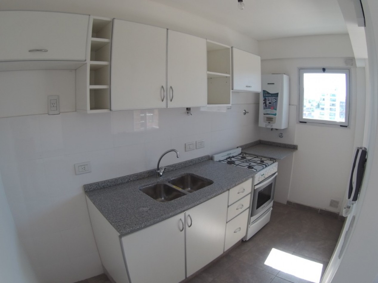 Semipiso de 2 amb. con baulera en Moron Norte