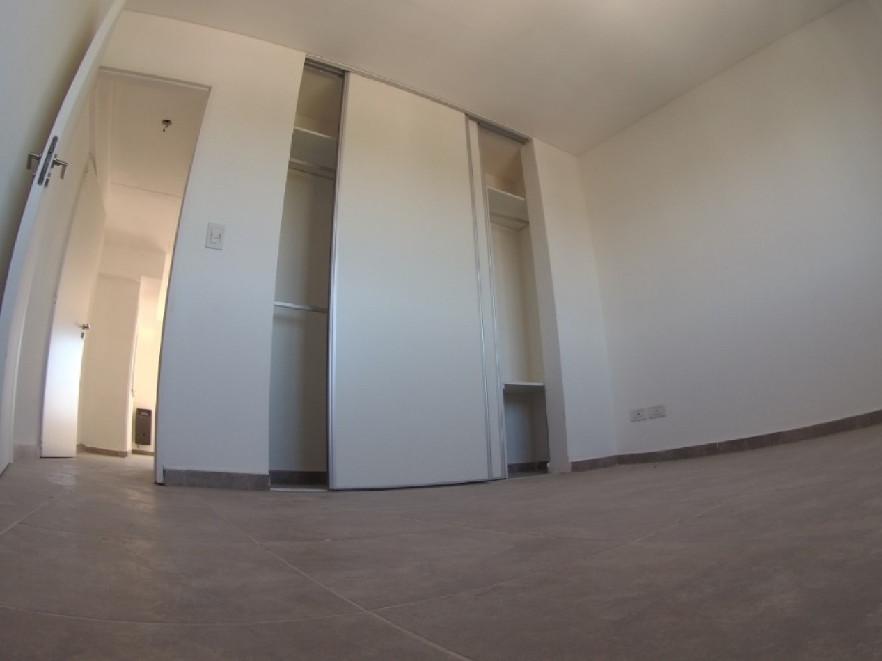 Semipiso de 2 amb. con baulera en Moron Norte