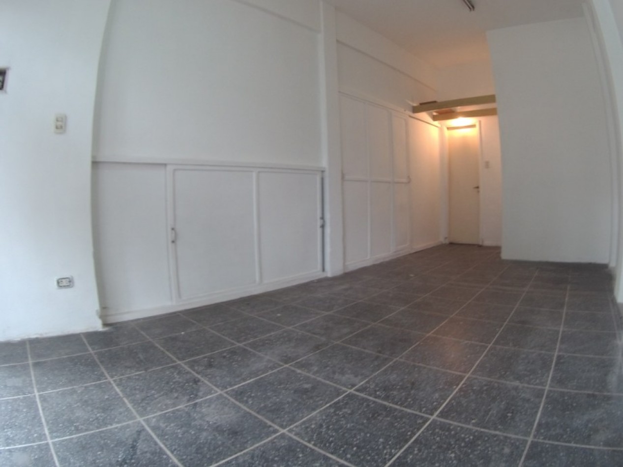 LOCAL EN VENTA - CASTELAR SUR