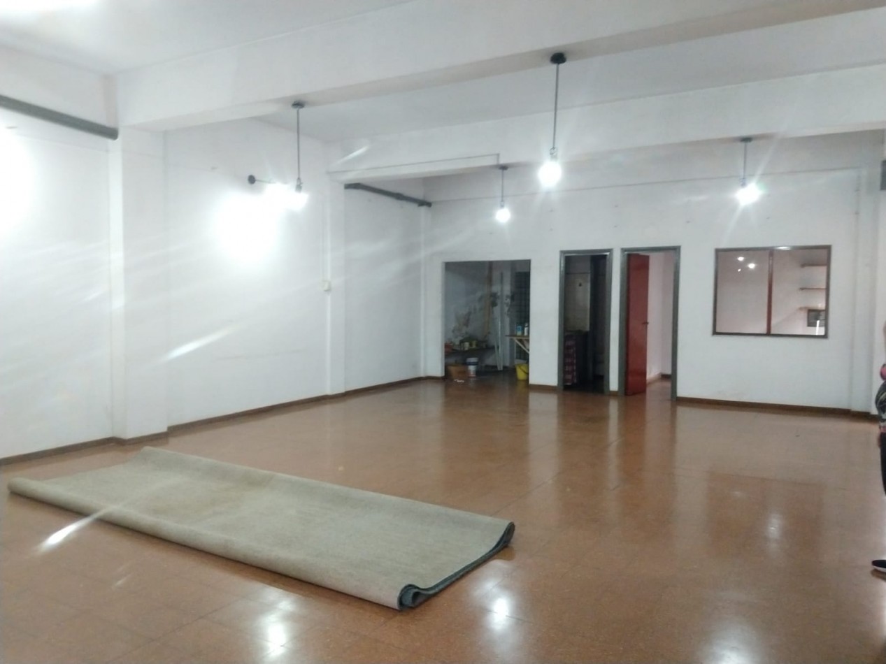 Venta Local en Castelar Sur- A  Metros de la Estacion