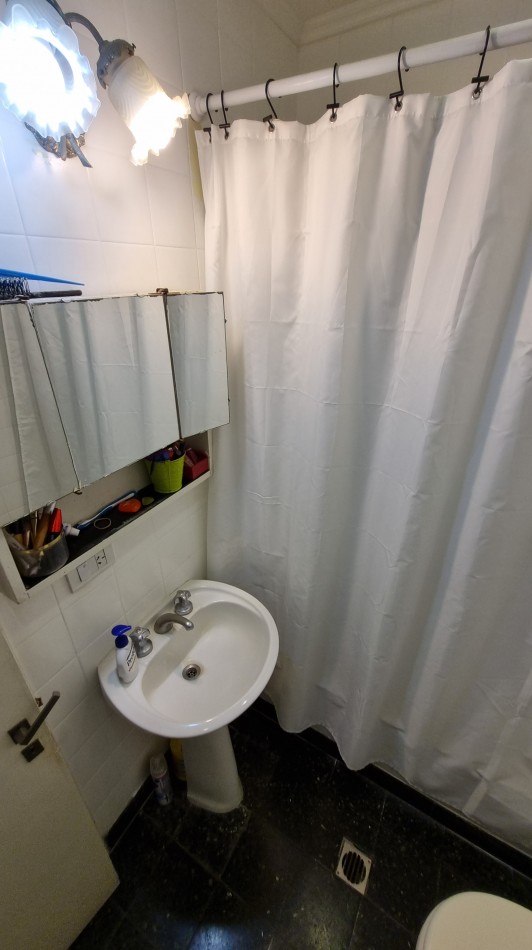 Departamento con cochera de tres ambientes en Ramos Mejia