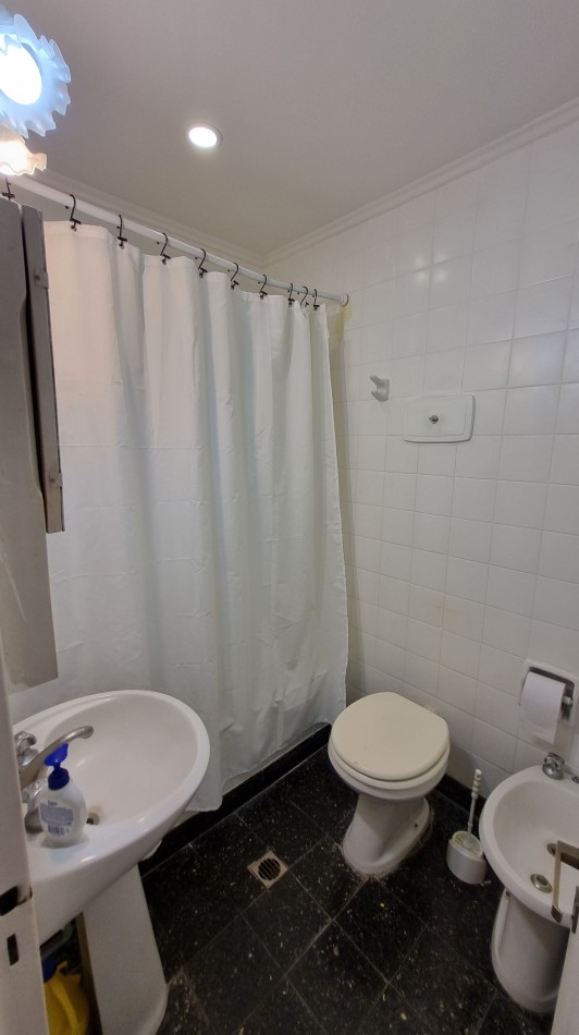 Departamento con cochera de tres ambientes en Ramos Mejia