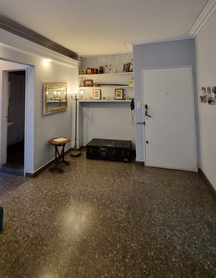 Departamento con cochera de tres ambientes en Ramos Mejia