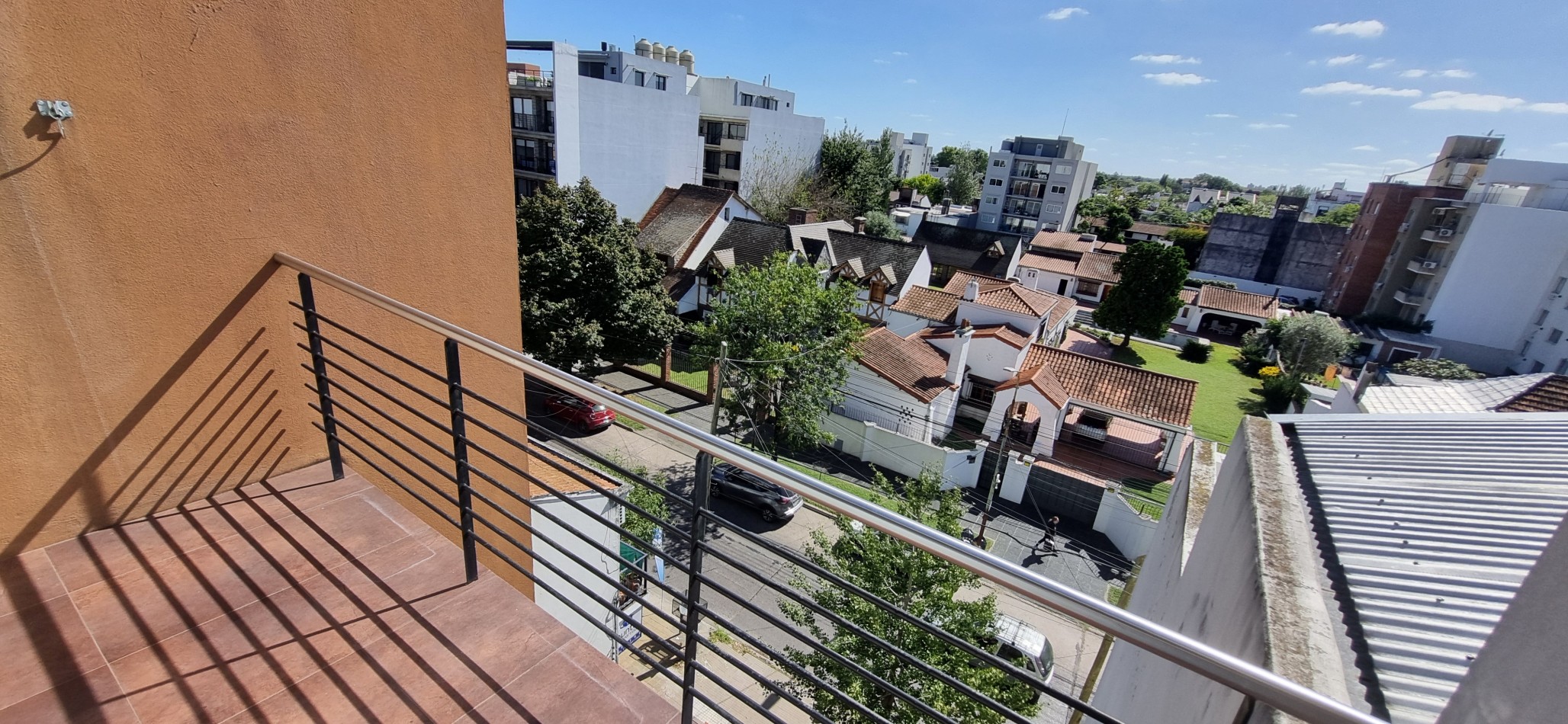 Monoambiente en venta en Castelar con cochera y terraza propia