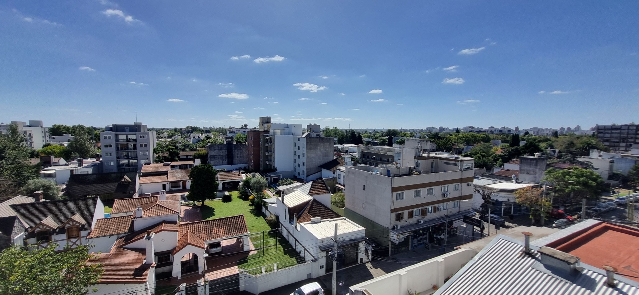 Monoambiente en venta en Castelar con cochera y terraza propia