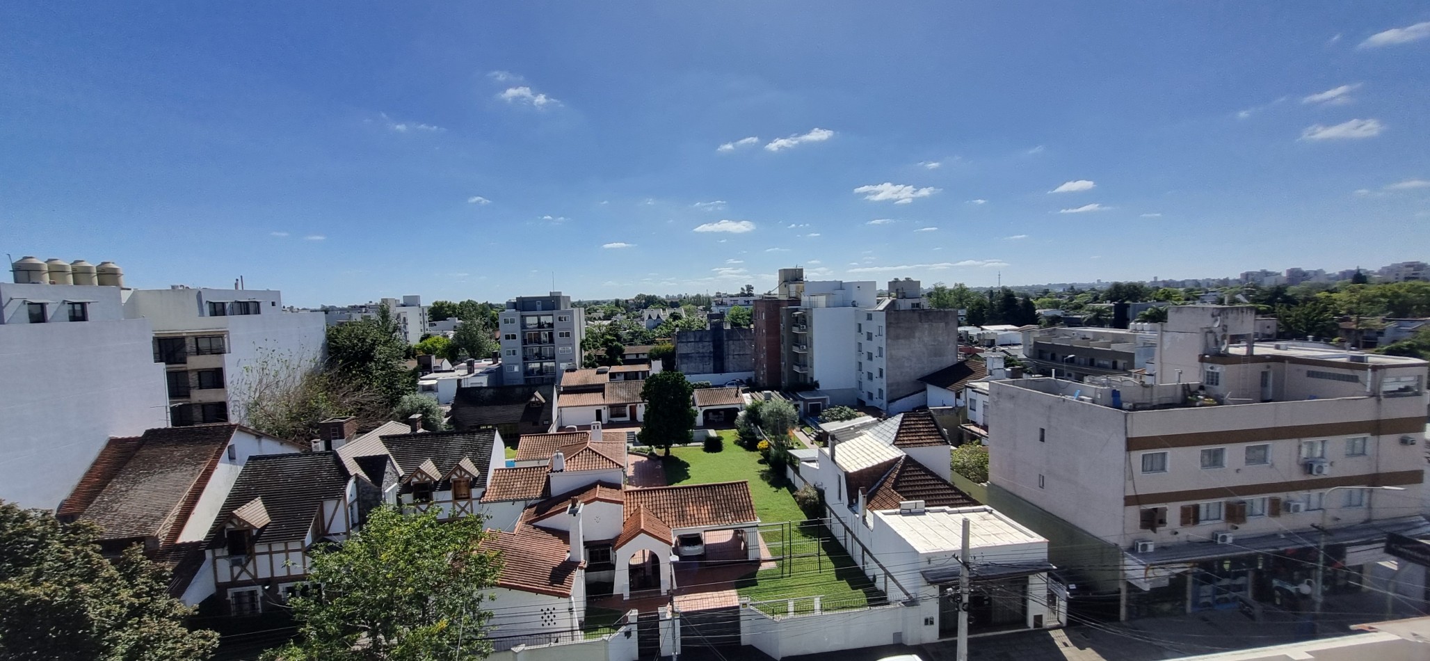 Monoambiente en venta en Castelar con cochera y terraza propia
