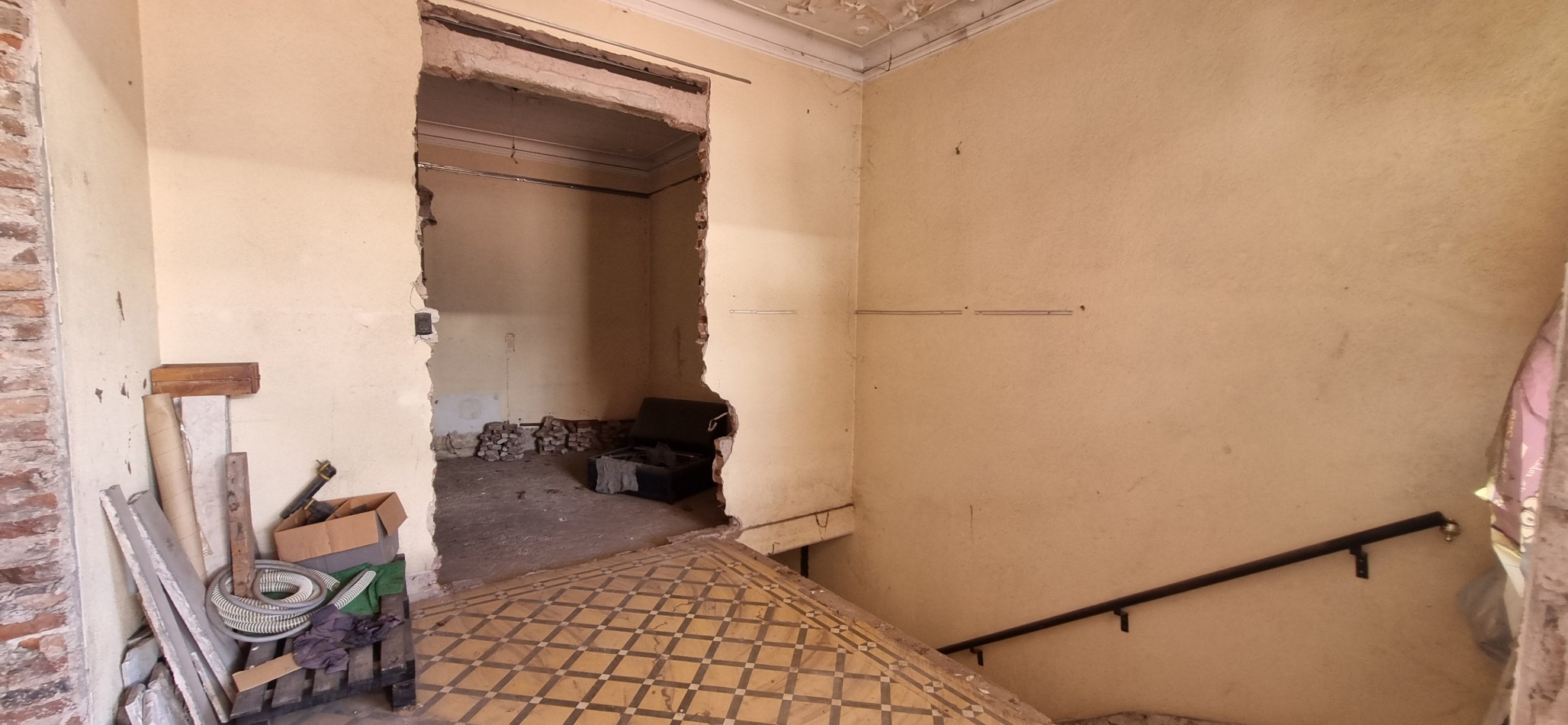 Departamento a reciclar en Castelar. Venta