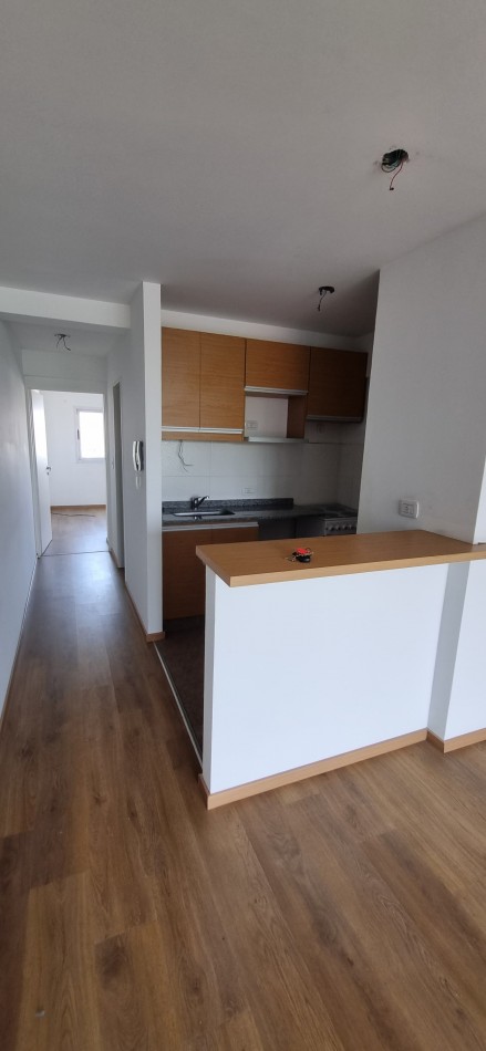 Departamento de 2 amb. con cochera cubierta en Moron Sur