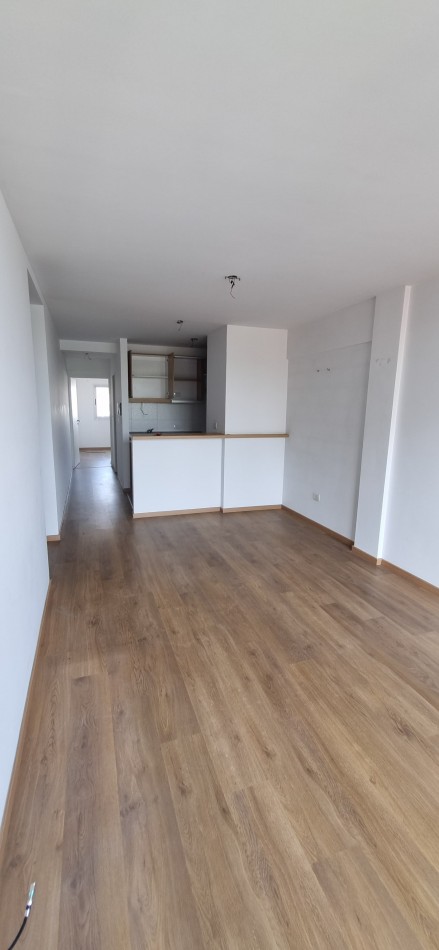 Departamento de 2 amb. con cochera cubierta en Moron Sur