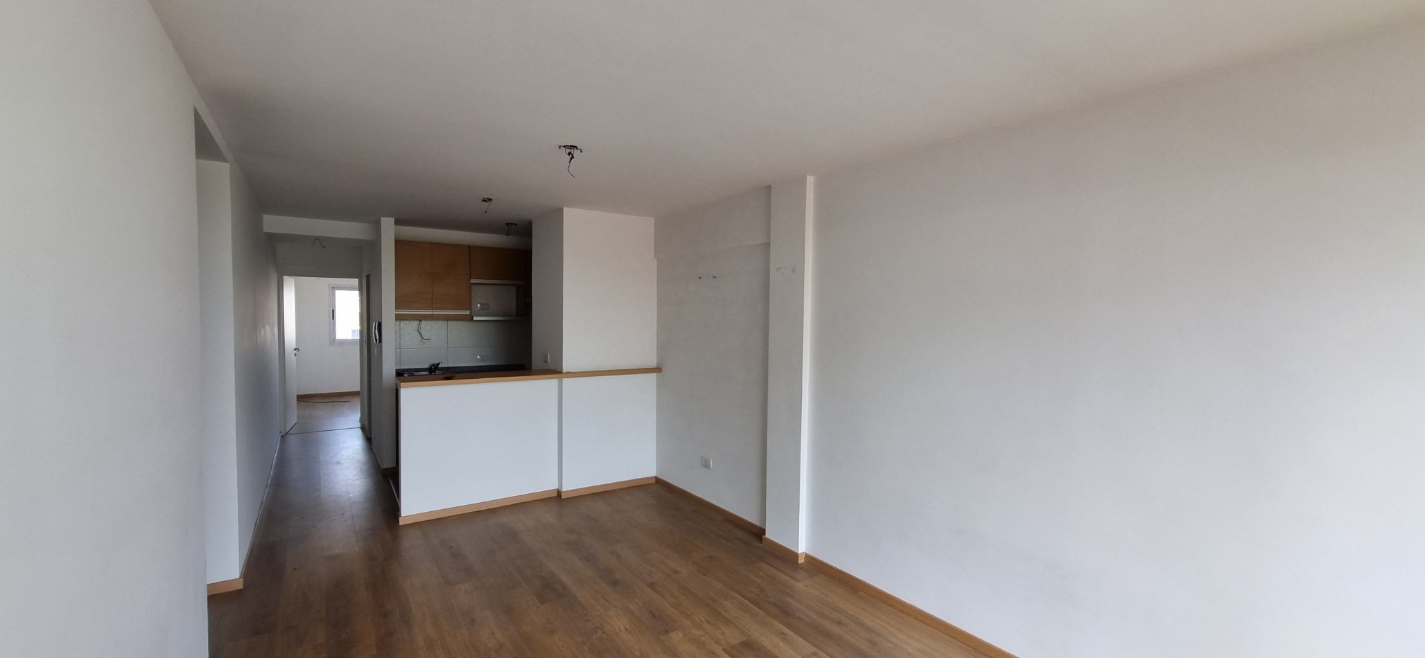 Departamento de 2 amb. con cochera cubierta en Moron Sur