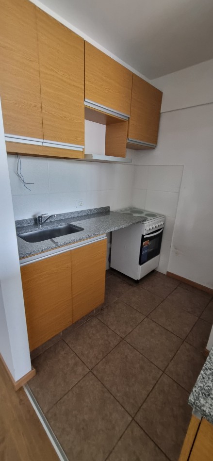 Departamento de 2 amb. con cochera cubierta en Moron Sur