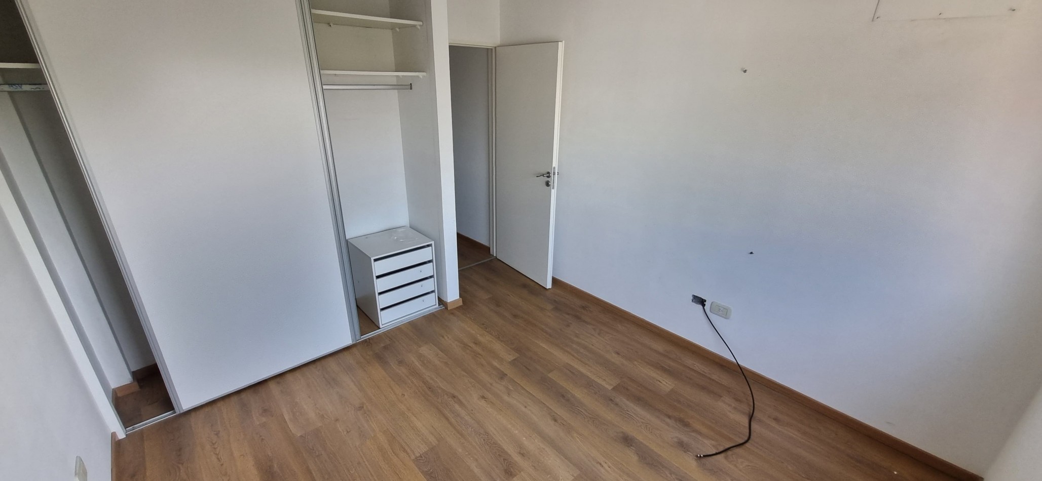 Departamento de 2 amb. con cochera cubierta en Moron Sur