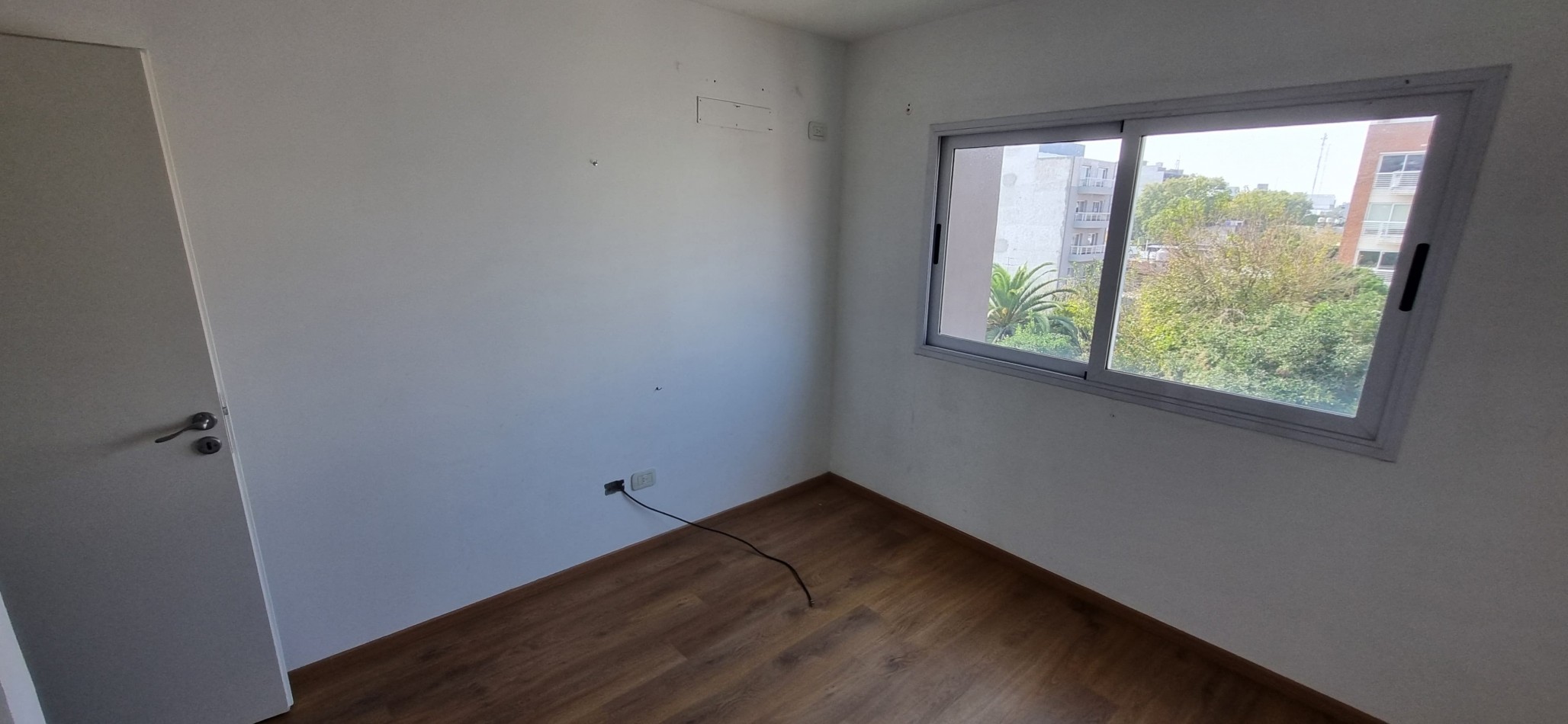 Departamento de 2 amb. con cochera cubierta en Moron Sur