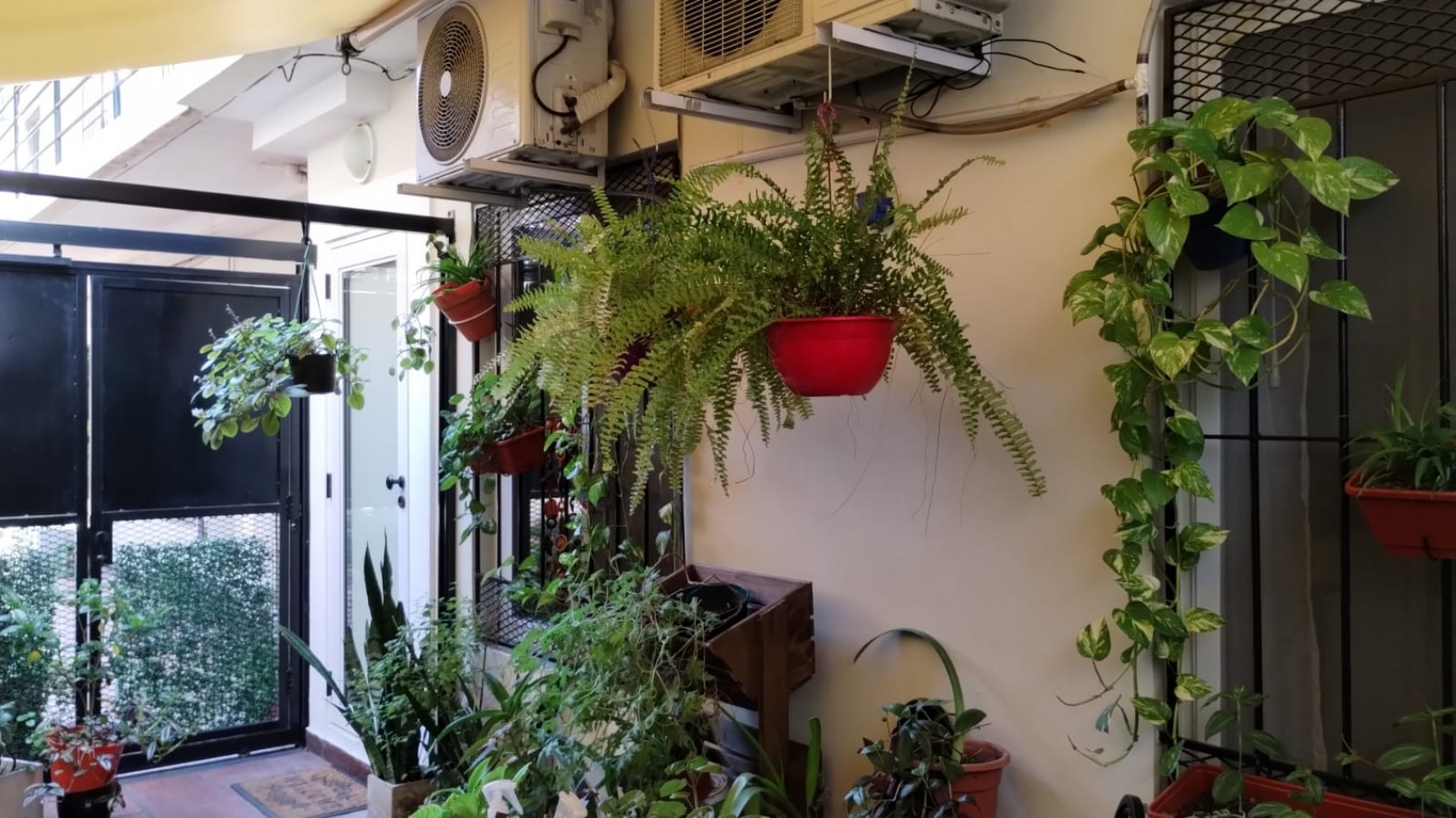 RETASADO!!Departamento 2 amb. en planta baja con cochera o patio propio
