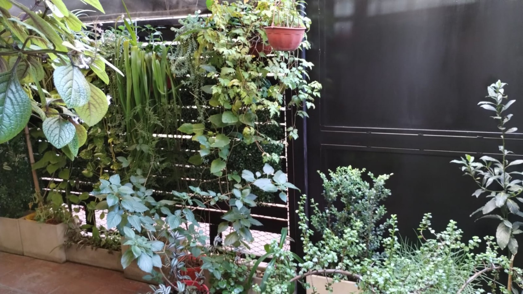 RETASADO!!Departamento 2 amb. en planta baja con cochera o patio propio