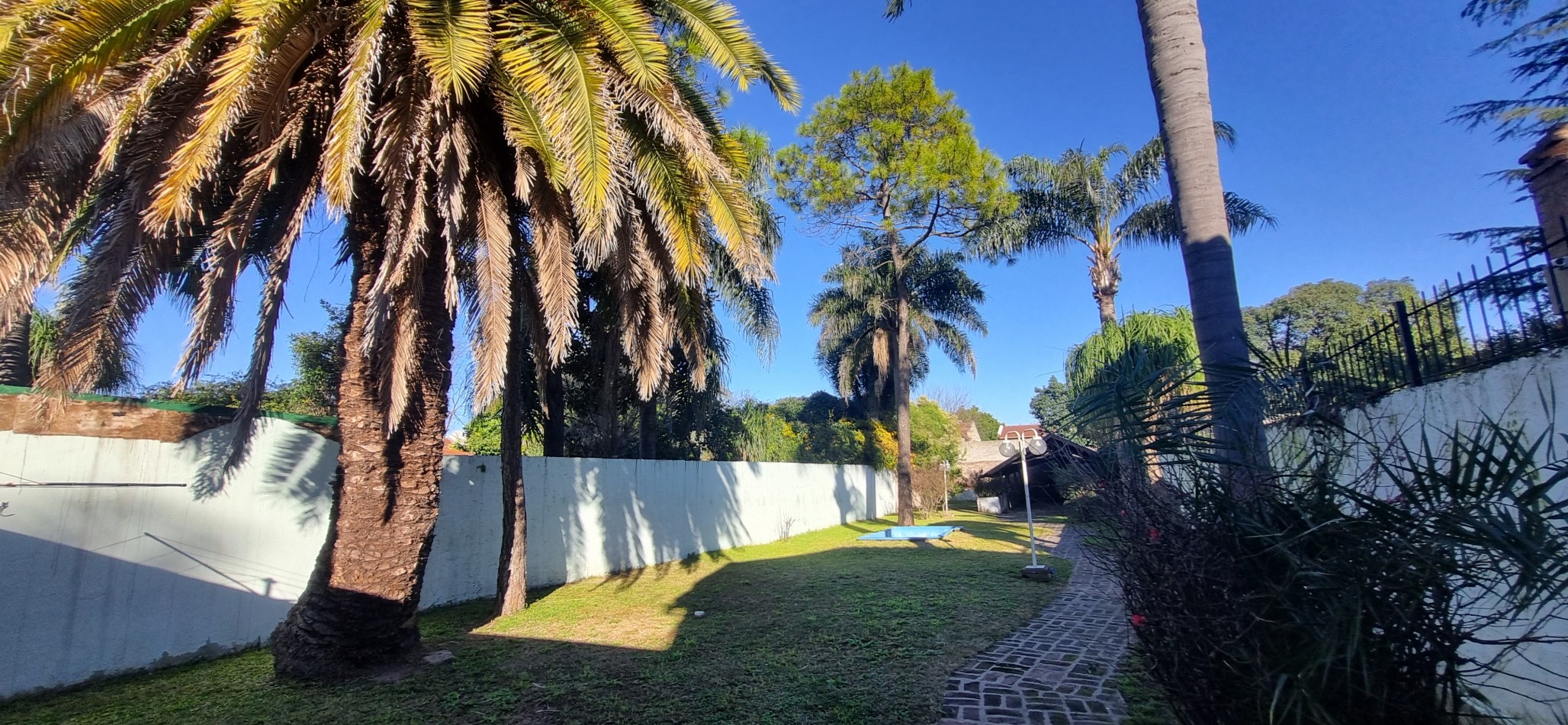 Casa a la venta en Ituzaingo. Gran terreno