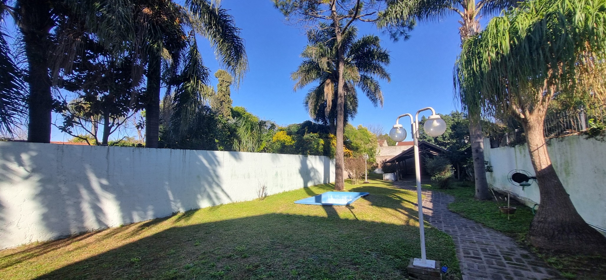 Casa a la venta en Ituzaingo. Gran terreno