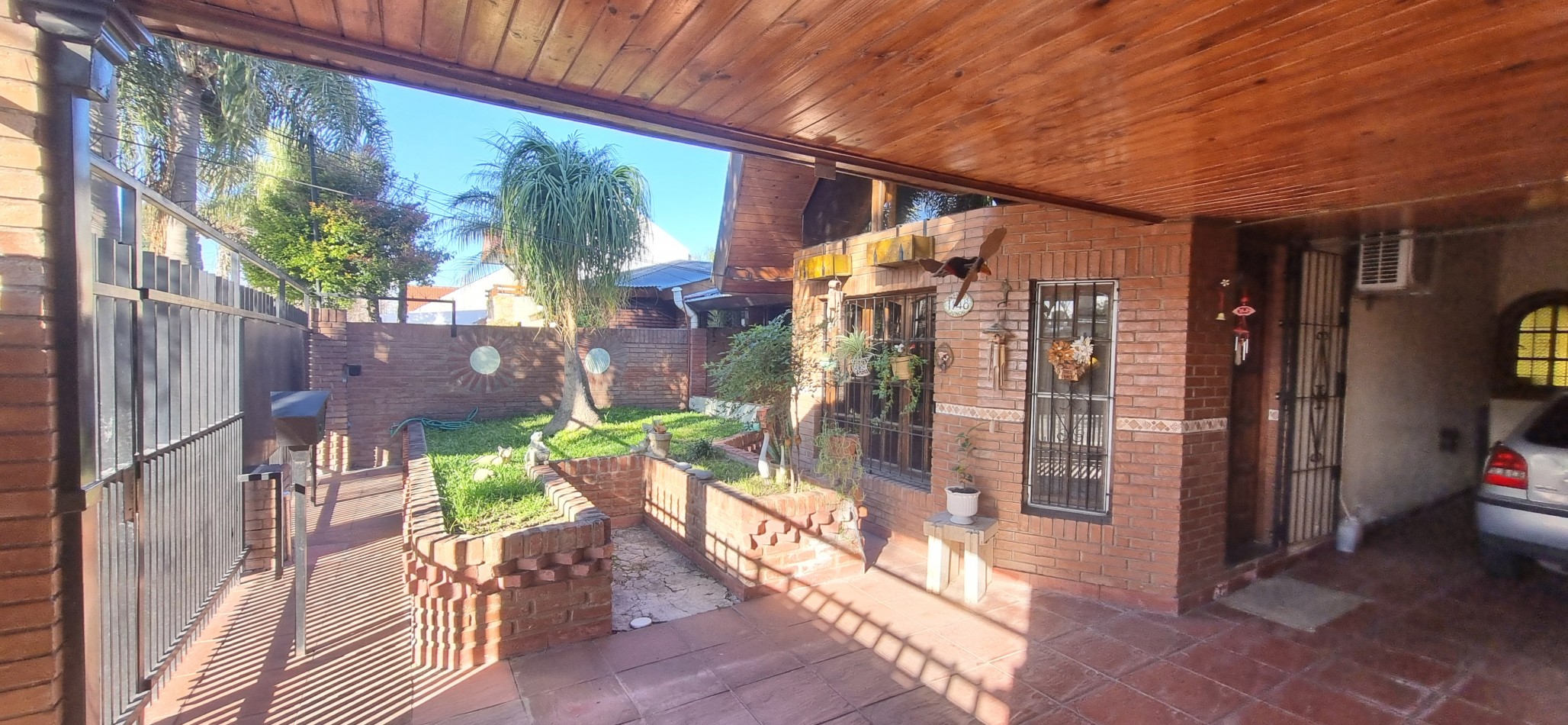 Casa a la venta en Ituzaingo. Gran terreno