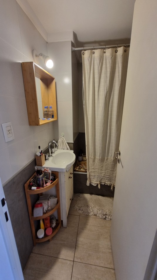 Departamento 2 amb. con cochera descubierta en Castelar Sur