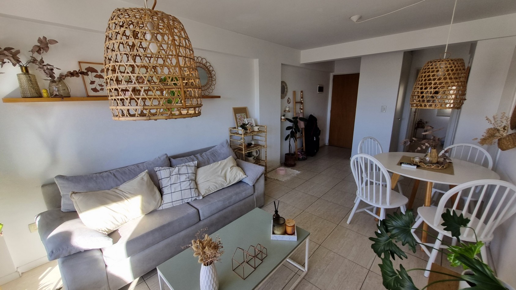 Departamento 2 amb. con cochera descubierta en Castelar Sur