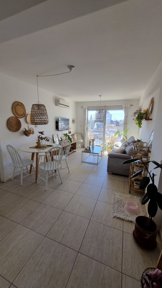 Departamento 2 amb. con cochera descubierta en Castelar Sur