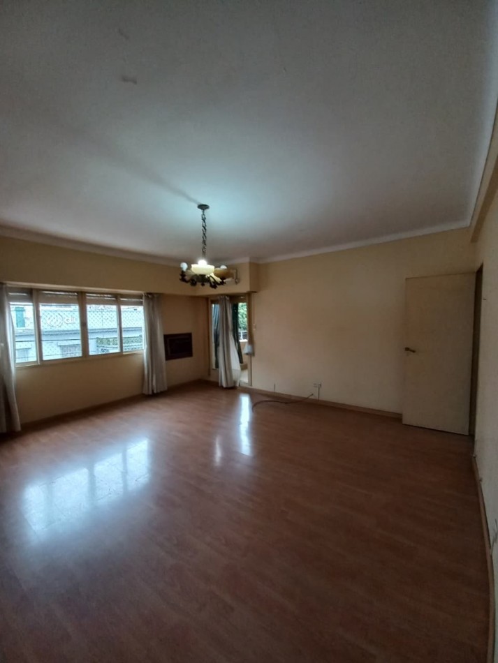 Oficina de 3 amb..con cochera cubierta en Ramos Mejia Norte