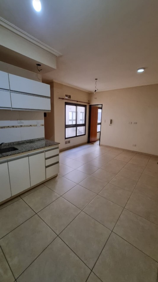 Departamento en alquiler de 2 amb. en Moron Sur