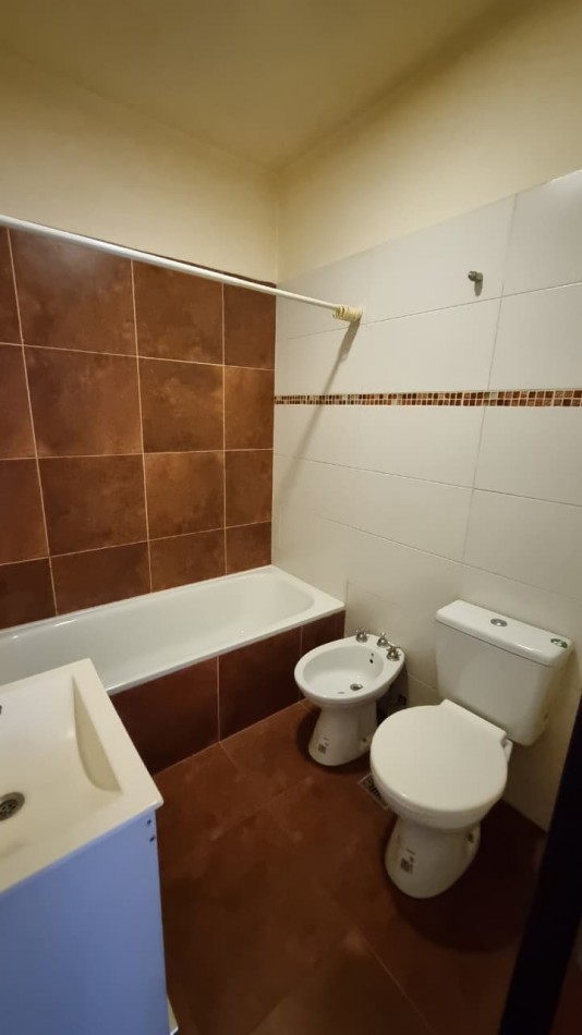 Departamento en alquiler de 2 amb. en Moron Sur