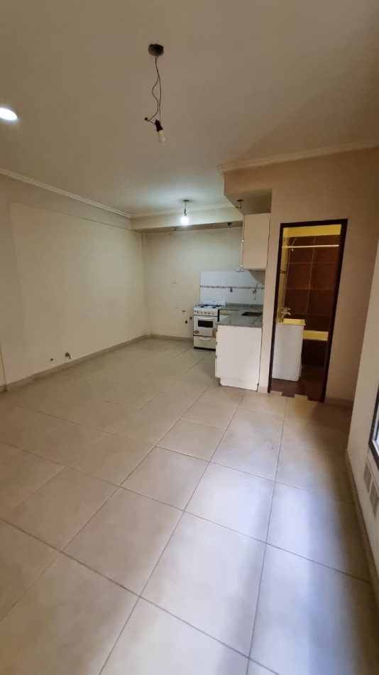 Departamento en alquiler de 2 amb. en Moron Sur