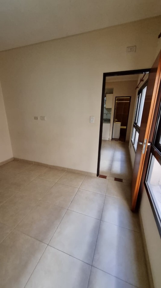 Departamento en alquiler de 2 amb. en Moron Sur