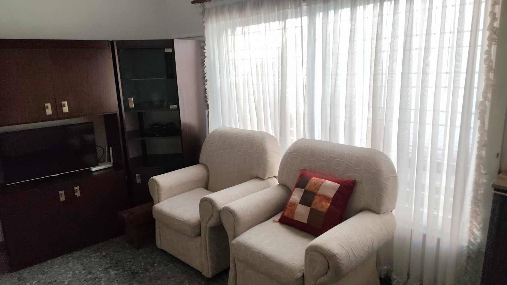 ALQUILER TEMPORAL - CASA AMERICANA DE 3 AMBIENTES CON GARAGE Y PATIO - MORON