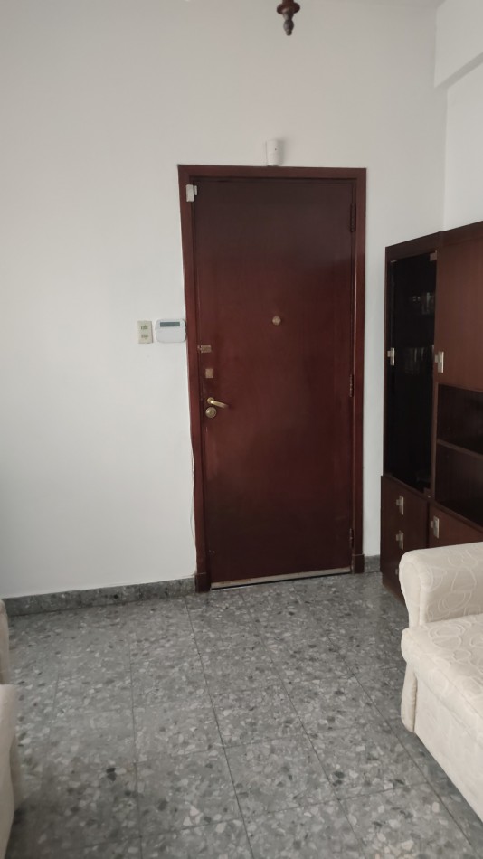 ALQUILER TEMPORAL - CASA AMERICANA DE 3 AMBIENTES CON GARAGE Y PATIO - MORON