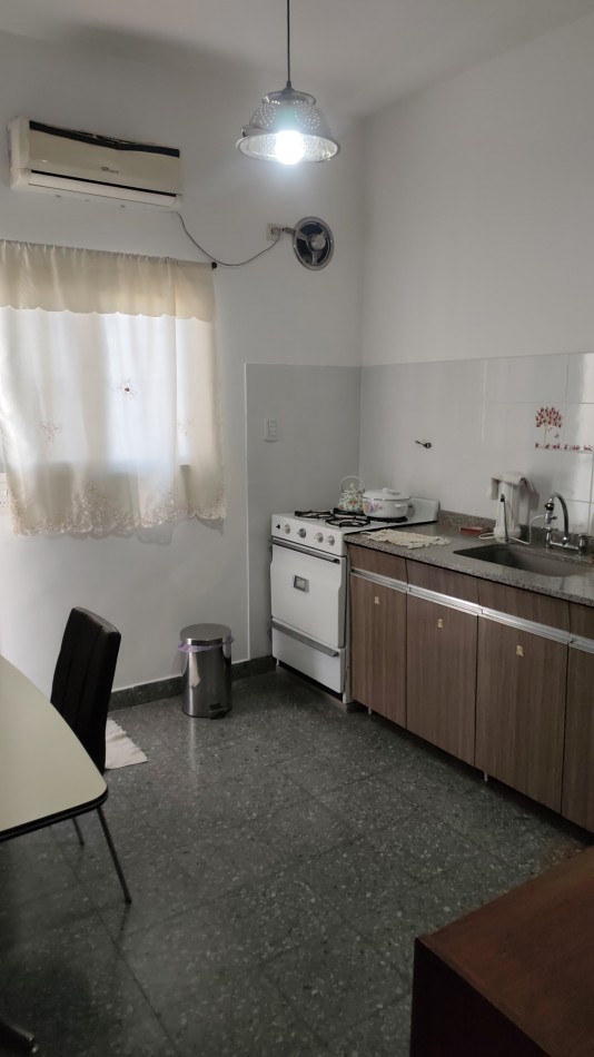 ALQUILER TEMPORAL - CASA AMERICANA DE 3 AMBIENTES CON GARAGE Y PATIO - MORON