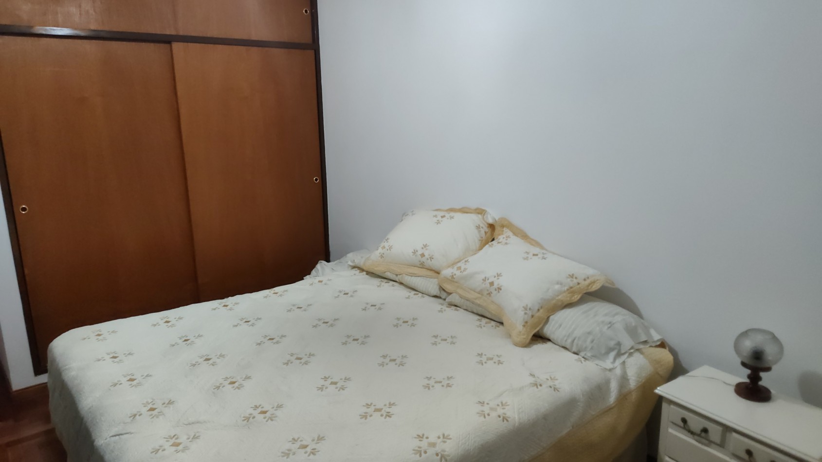 ALQUILER TEMPORAL - CASA AMERICANA DE 3 AMBIENTES CON GARAGE Y PATIO - MORON