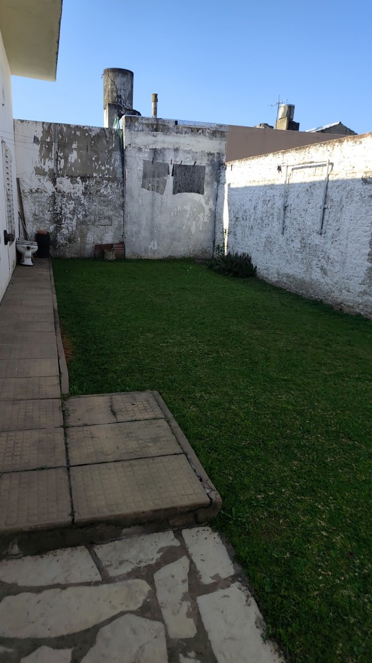 ALQUILER TEMPORAL - CASA AMERICANA DE 3 AMBIENTES CON GARAGE Y PATIO - MORON