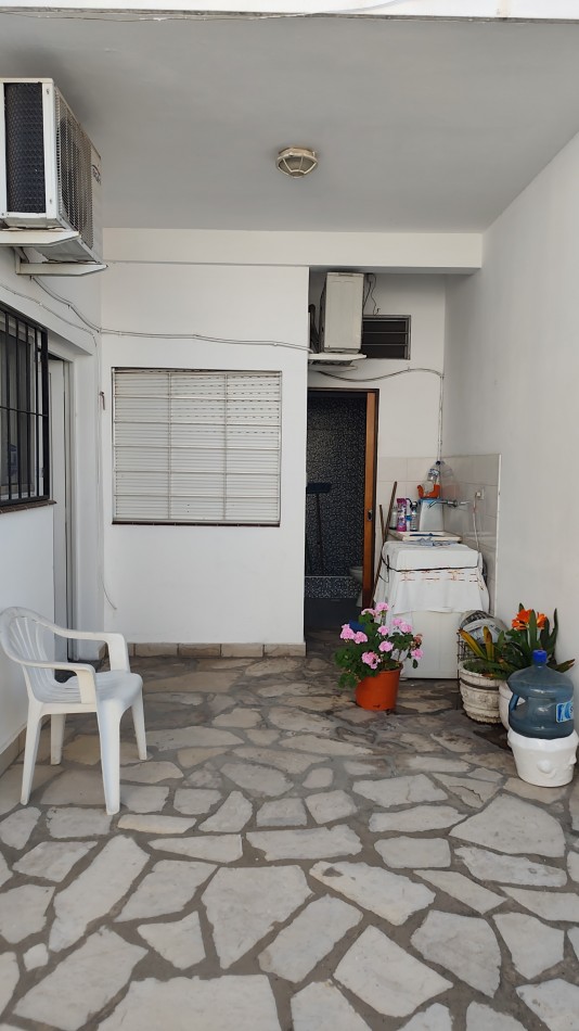 ALQUILER TEMPORAL - CASA AMERICANA DE 3 AMBIENTES CON GARAGE Y PATIO - MORON