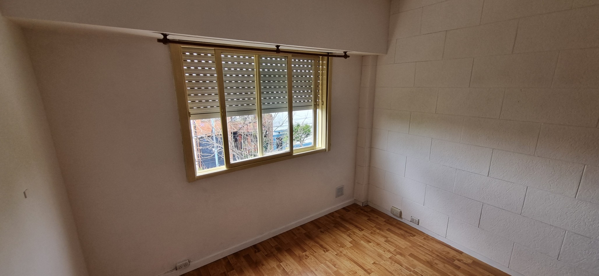 Venta de departamento de dos ambientes en Moron