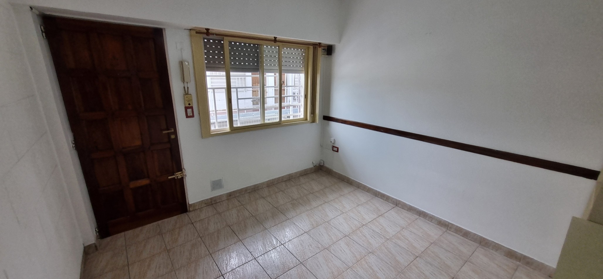 Venta de departamento de dos ambientes en Moron
