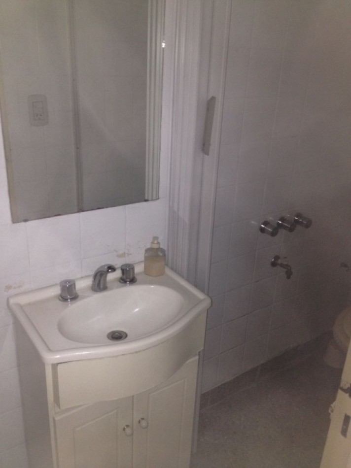 P.H. a la calle en Castelar Sur