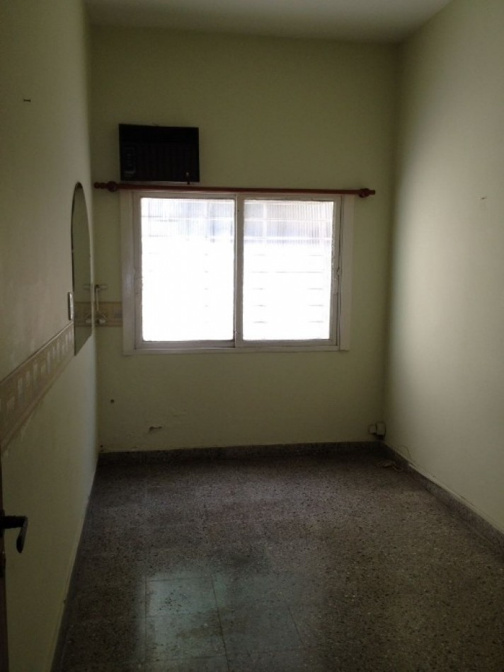 P.H. a la calle en Castelar Sur