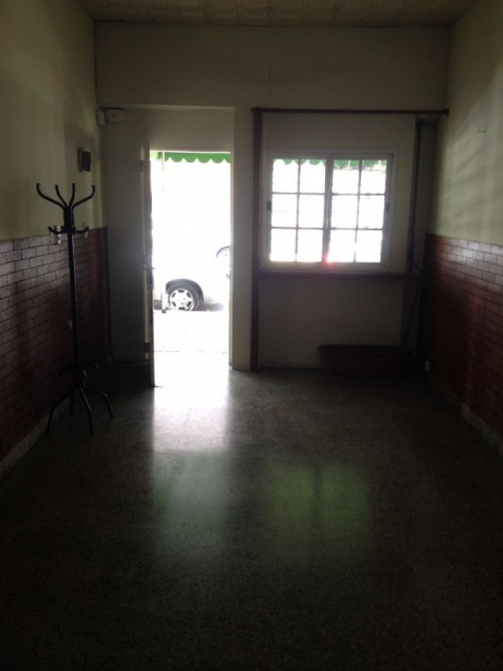 P.H. a la calle en Castelar Sur