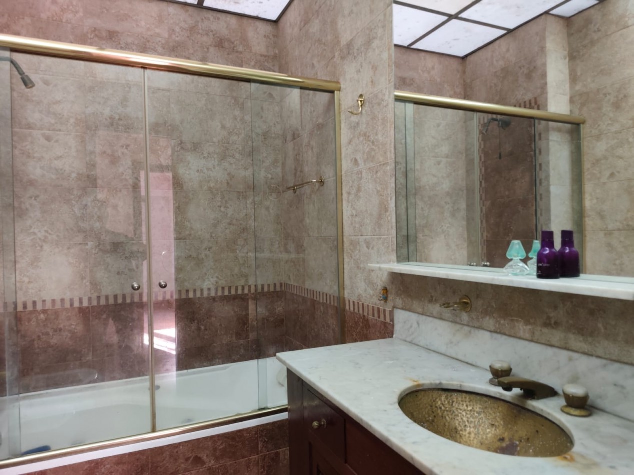 Venta Chalet en esquina- Castelar Sur