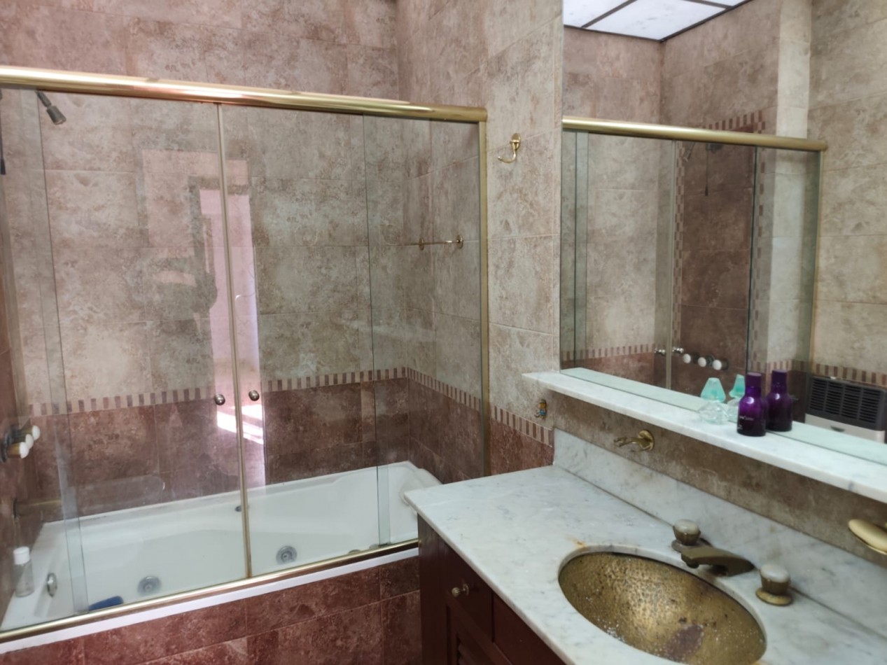 Venta Chalet en esquina- Castelar Sur