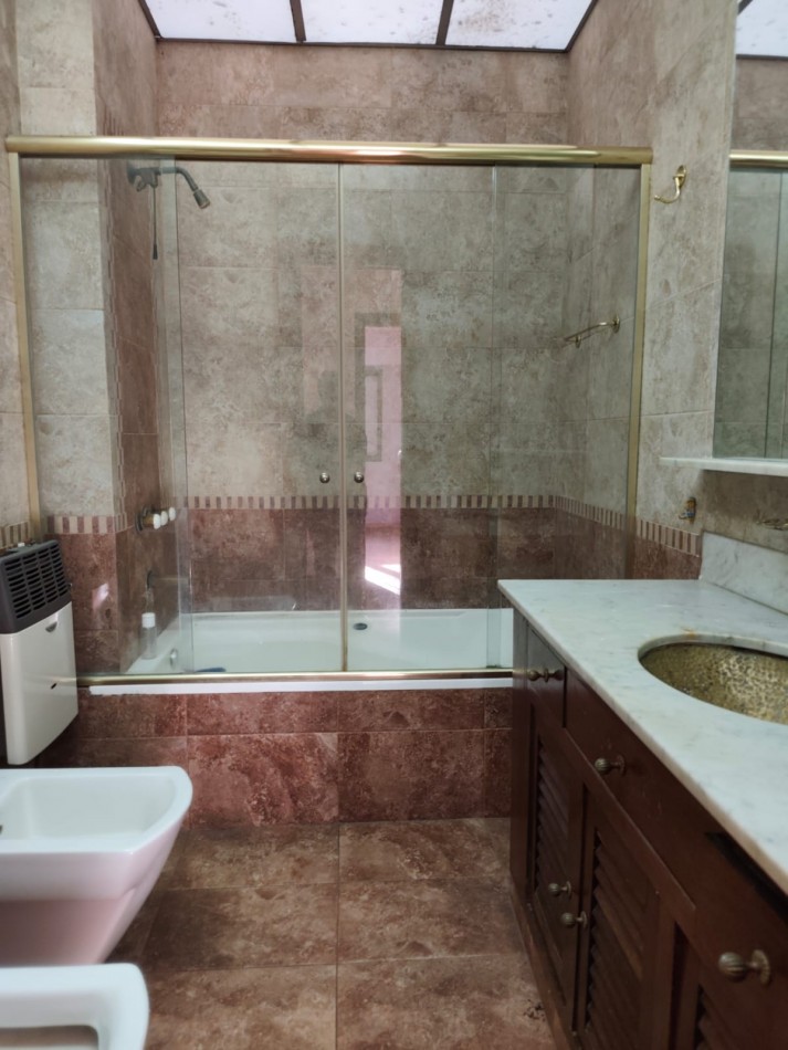 Venta Chalet en esquina- Castelar Sur