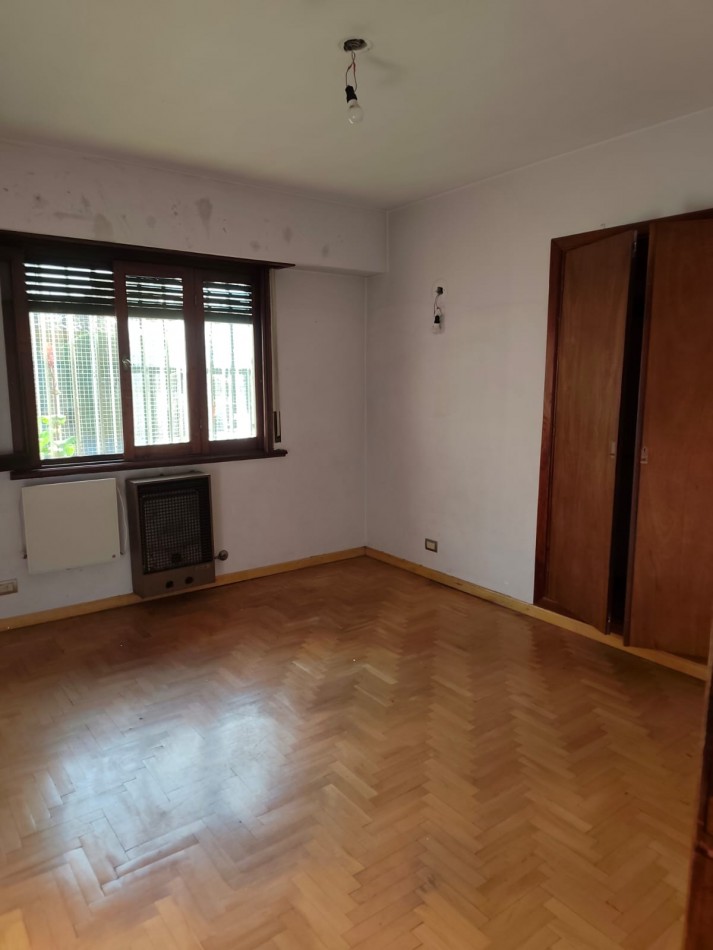 Venta Chalet en esquina- Castelar Sur